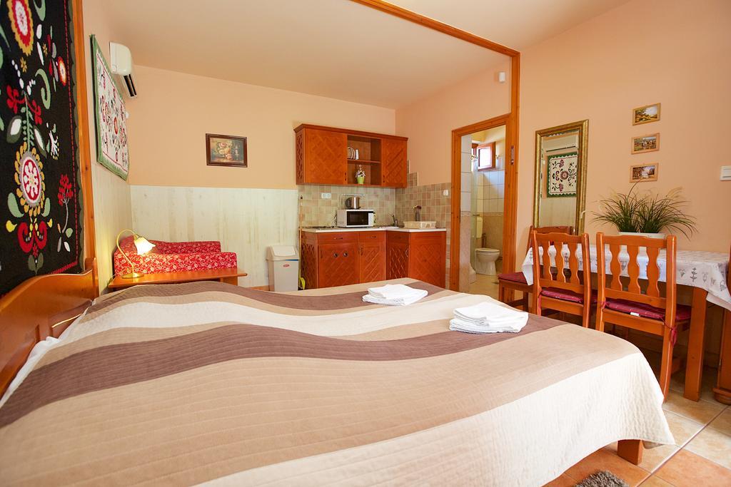 Royal Apartman Hajdúszoboszló Esterno foto