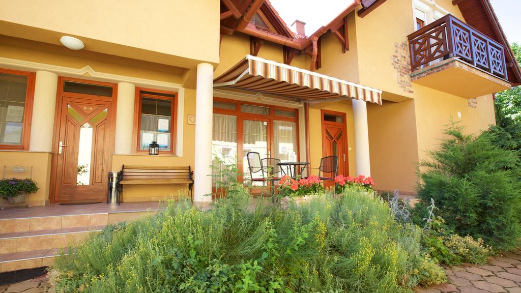 Royal Apartman Hajdúszoboszló Esterno foto