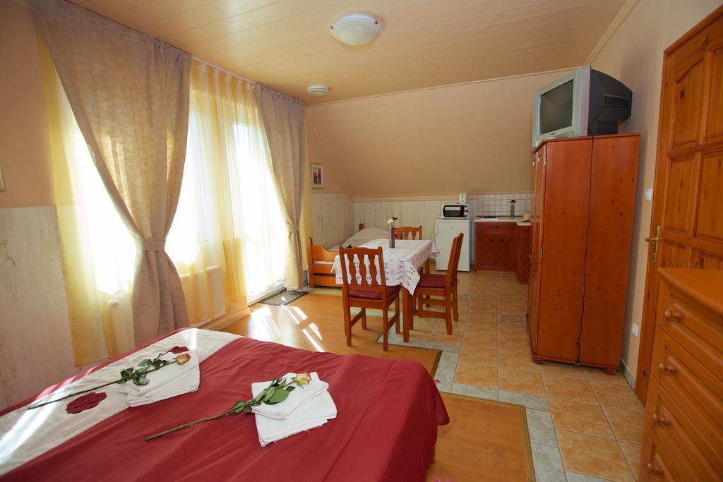 Royal Apartman Hajdúszoboszló Esterno foto